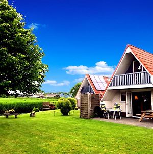 Leonie 6 Pers Holiday Home With A Large Garden Close To The LauwersmeerAnjum Exterior photo