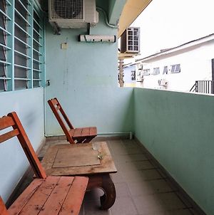 Three Little Birds Home - Hostel Malacca Exterior photo