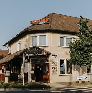 Korona Pension And Restaurant ヘーヴィーズ Exterior photo