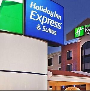Holiday Inn Express And Suites Milwaukee Nw Park Place ミルウォーキー Exterior photo