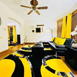 クリーブランド The Bumblebee Retreat - Stylish Cozy House Near Downtown - With 300Mb Wifi, Parking & Self Check-Inヴィラ Exterior photo