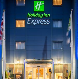 Holiday Inn Express Oxford - Kassam Stadium オックスフォード Exterior photo