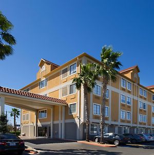 Holiday Inn Express & Suites San Antonio-Dtwn Market Area Exterior photo