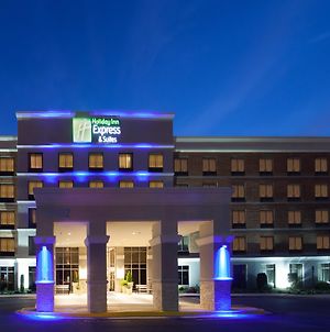 Holiday Inn Express & Suites ローレル Exterior photo
