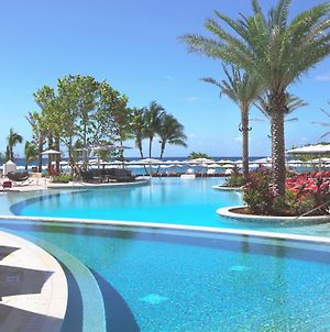 ホテルキンプトン シーファイアー リゾート アンド スパ Grand Cayman Exterior photo