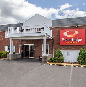 Econo Lodge Inn & Suites Windsor ウィンザー・ロックス Exterior photo