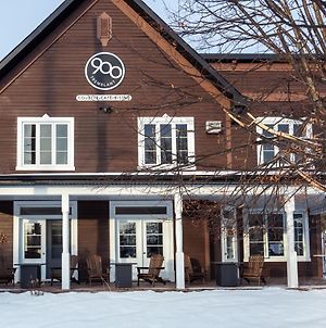 Le 900 Tremblant Inn Cafe And Bistro モントランブラン Exterior photo
