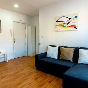 Homely 2 Bedroom Apartment In Barajas マドリード Exterior photo