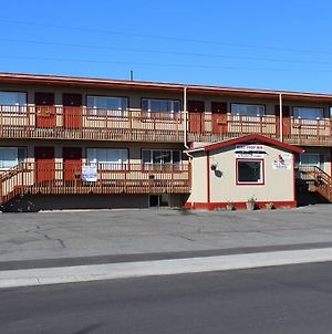 Bent Prop Inn And Hostel Of Alaska - Midtown アンカレッジ Exterior photo