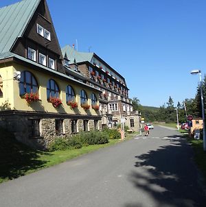 Hotel Tanecnica プステヴニ Exterior photo