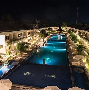 Hotel Ombak Paradise ギリ・アイル Exterior photo