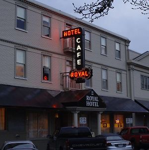Royal Hotel チリワック Exterior photo