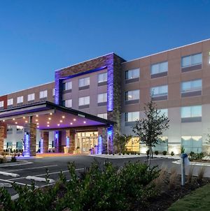 Holiday Inn Express & Suites - Wilmington West - Medical Park, An Ihg Hotel Exterior photo